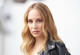 EXCLUSIVE : ORANGE IS THE NEW BLACK Scoop: Shining The Spotlight On Kelly  Karbacz