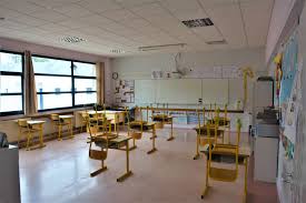 Nous vous tenons informés de la situation des écoles fermées sur tout le territoire québécois. Covid 19 Deux Ecoles Fermees A Saint Avertin Jusqu Au 15 Fevrier