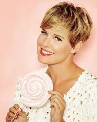 Raquel Cummings's Instagram, Twitter & Facebook