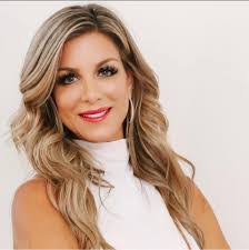 Karen Lamson's Instagram, Twitter & Facebook