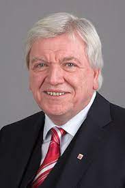 Auf der selben liste kandidiert auch volker bouffiers sohn. Volker Bouffier Wikipedia