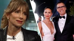 Al maestro con cariño: Docente carga al bebé de una de sus alumnas en  clases mientras ella estudia para que no pierda el año