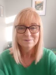 Diane Barton's Instagram, Twitter & Facebook