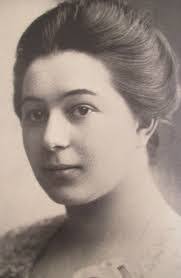 Sonia Painter's Instagram, Twitter & Facebook