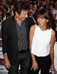 Une première femme a dénoncé le comportement de patrick bruel après l'avoir rencontré lors d'un concert en corse au début du mois d'août. Patrick Bruel Et Sophie Marceau Tres Complices Au Festival D Angouleme Coiffure Sophie Marceau Sophie Marceau Patrick Bruel