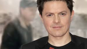 Select this result to view patrick kelly's phone number, address, and more. Michael Patrick Kelly Wie Ein Kleiner Junge Er Tollt Im Schnee Bunte De