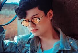 El cantante ecuatoriano, Felipe Moon, presenta su nuevo sencillo "Contigo  Amor”