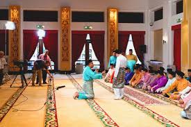 Dikelola oleh pusat penerangan kemendagri. Rakaman Takbir Raya 2016 Oleh Pejabat Timbalan Perdana Menteri Kementerian Dalam Negeri Bersama Yab Dato Seri Dr Ahmad Zahid Hamidi Timbalan Perdana Menteri Di Dewan Sri Satria Putrajaya Pada 23 Jun 2016