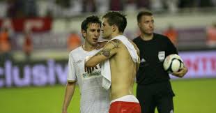 15 broj dana od zadnjeg nastupa; Sportske Novosti Odusevio Je Trenera Hajduka Pa Otisao Van No Vec Prije Bio Je U Dinamu Braca Mamic Su Me Odvela