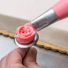 When you and the tip/tube reach the centre release pressure and gently lift. Ateco 118 Rose Piping Tip