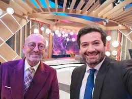 Nunca li o livro do andré ventura mas suponho que uma das. Estilo Piroso E Pinderico Andre Ventura Arrasa Jose Castelo Branco Em Goucha