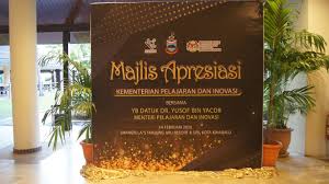 Ketua menteri sabah ialah ketua kerajaan negeri sabah, malaysia. Majlis Apresiasi Kementerian Pelajaran Dan Inovasi Negeri Sabah Bersama Yb Datuk Dr Yusof Bin Yacob Kementerian Sains Teknologi Dan Inovasi Sabah