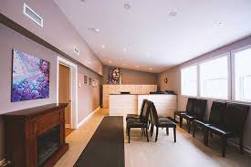 Un implant dentaire est une racine artificielle intégrée dans l'os de la mâchoire qui sert à remplacer une racine manquante de dent naturelle, implant sur lequel sera ensuite placée une prothèse dentaire. Clinique Dentaire Karina Mattaliano