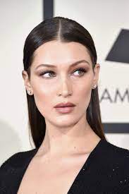 23 Mid Length Celeb Hairstyles To Break You Out Of A Boring Hair Rut Wet Look Hair Slick Hairstyles Model Hair
