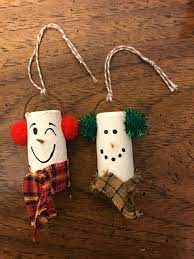 Paint the corks with some glitter to make it look more sparkling. Snowman Wine Cork Ornament Set Cork Crafts Wine Cork Crafts Wine Cork Ornaments
