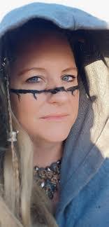 Melissa Ogg's Instagram, Twitter & Facebook