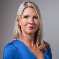 Dear LI Network, As you might know, I work in Financial Modelling (yes,  exciting right)! Now, there aren't many women in this area; I would like to  change this so as a