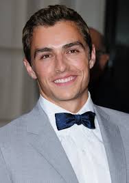 Дэйв младший брат актера джеймса франко. Dave Franco Ready To Fraternize With Neighbors 2 The Tracking Board