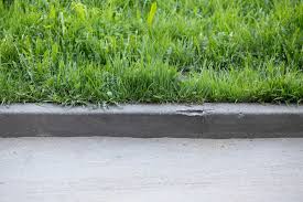 Délimitez votre gazon avec une bordure de jardin ou une clôture pour avoir un résultat net et soigné avec la sélection de jardin et saisons ! Solide Facile A Mettre En Oeuvre Et Pas Chere La Bordure De Jardin Beton