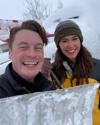 Your friendly Wake Up reporters are out shoveling driveways this morning!  ❄️❄️❄️