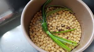 Panaskan minyak dan tumis bawang hingga wangi. Purrfect Bliss Pressure Cooked Chick Peas Kacang Kuda Rebus
