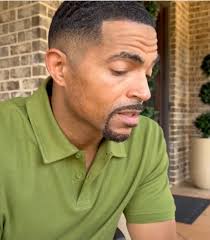 Anthony seems a little stand offish when it comes to David or Kai He never  reached for his son. It's always Shayla reaching for the baby. Anthony  always reach for the baby