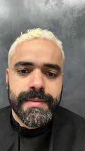 Novo Platinado: Transformação de Cabelo Incrível!