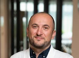 Dr. Adrian Bartoş, Spitalul Medicover Cluj: Terapia HIPEC poate creşte  speranţa de viaţă a pacienţilor cu metastaze peritoneale