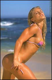 Fitness model Tina Rigdon dons shades while modelling swimwear on a beach -  Pichunter