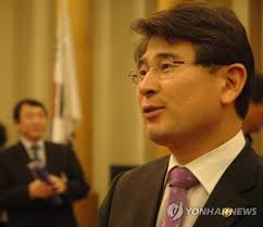 애덤 리바인과 미국 모델 앤 비알리치나 (anne v)의 귀여운 런웨이 키스! Zuknqmhnomst4m