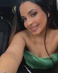 Mayra Oliveira's Instagram, Twitter & Facebook