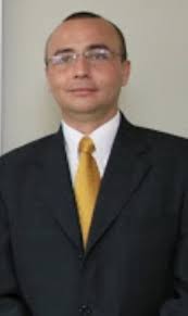 Rectificación : Osvaldo Silva Serqueira es periodista titulado en el año  2009