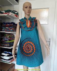 Comme le titre l'indique je vais vous proposer encore 47 modèles de robes en pagne chics et tendances pour vos. Robes Pagnes Pour Petites Filles African Fashion African Clothing African Clothing Styles