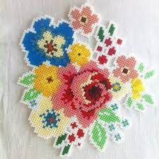 Perles à paillettes, perles multicolores. Dites Le Avec Des Fleurs Et En Perles A Repasser Modeles Hama