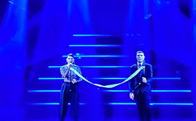 I due artisti tornano a collaborare insieme dopo i successi di magnifico e cigno nero e partecipano in coppia al festival con chiamami per nome. Sanremo 2021 Fedez In Lacrime Dopo Aver Cantato Con La Michielin Mistero Dietro Le Quinte Cos E Successo Libero Quotidiano