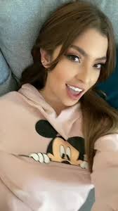 @Bad Bunny #yonaguni @Laura Meza 🇭🇳 vi que vistes mi history y subistes  una pa mi 🥰