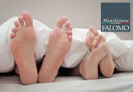 Manner die nachts im bett die kalten fusse ihrer frau warmen durfen konnen sich sehr glucklich schatzen warum nur engel laufen kalte fusse weisheiten spruche. Schluss Mit Kalten Fussen Im Bett Lesen Sie Hier Wie Ist Es Moglich