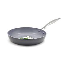 This frying pan features a lightweight, folding handle to save space when packing. Greenpan Venice Pro 24cm Frying Pan Leekes