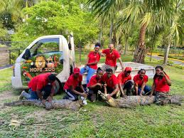 Just fill in your details, download your new resume & start your job. Hope Zoo Kingston On Twitter We Re Hiring A Zoo Keeper Must Work Full Time 5 Days Week Including Weekends 7 00am 4 30pm Experience W Animals Is Preferred A Hard Work Ethic And Passion 4 Conservation