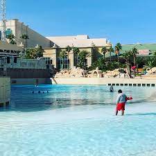 Wave Pool At Mandalay Bay Video Mandalay Bay Pool Mandalay Bay Vegas Mandalay Bay