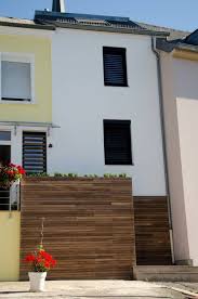 Realisation D Un Bardage En Bois Jaya Sur Un Devant De Porte Avec Systeme De Facade A Fixation Invisible Outdoor Decor Home Decor Decor