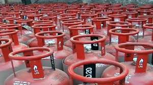 When the device connected to the bottled gas starts to be used, the gaseous lpg at the top is depleted. Lpg Gas Cylinder Becomes Cheaper From Today Check Latest Cooking Gas Prices In Your City Businesstoday