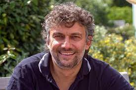 Opera news says that mr. Jonas Kaufmann Ein Jahrhundert Tenor