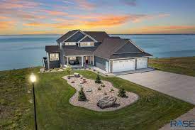 Located in northern north dakota not far from the canadian border is the picturesque lake darling. South Dakota Lakeshore Real Estate Lakefront Lake Homes Lakeview Properties Near Sioux Falls Sd