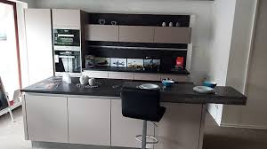 Unifarben Hell Abverkaufskuche Burger Abverkaufskuche Greta In Perlmutt Seidenmatt Grifflos Sonstige Mobel Von Kms Schaffrath Schmidt Gbr In Sohland