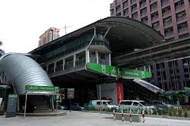 Those japanese underground stations are different because over there, building owners foot the bill of connecting own properties to mrt station. Bukit Bintang Monorail Station Klia2 Info
