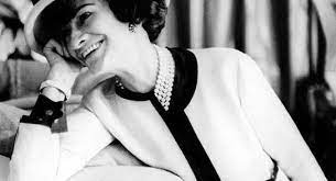 Jul 21, 2021 · كوكو أو غابرييل شانيل كانت من مواليد 19 أغسطس 1883، مرت بعدة أزمات في حياتها واضطر والدها إلى إرسالها إلى إحدى مراكز رعاية الأيتام في طفولتها وهي في عمر الـ12، وذلك بعد وفاة والدتها، وتعلمت كوكو. Gy3h5a4hkjbdxm