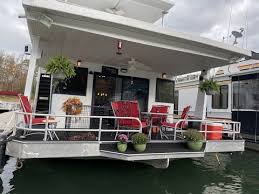 Super 80 houseboats this super 80 houseboat 16′ wide x 80′ long has 6 bedrooms with vanities and sleeps 12 people. Video Custom Houseboat For Sale