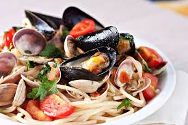 Spaghetti Aux Fruits De Mer 10 Recettes Issues De La Cuisine Italienne Spaghetti Recette Recette Meilleures Recettes De Pates
