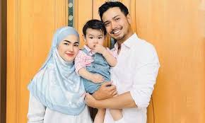 Aafiyah pesan ayah jangan bawa kereta laju. Family Elfira Loy Rozita Che Wan Zain Saidin Facebook